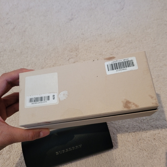 Auth Burberry Sunglasses - Picture 4 of 5